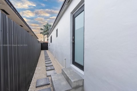 Villa ou maison à louer à Miami, Floride: 1 chambre, 50.17 m2 № 1947245 - photo 3