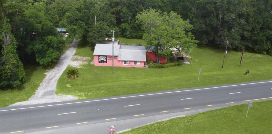 Propiedad comercial en Hawthorne, Florida 276.38 m2 № 1908429