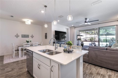 Casa en venta en Mount Dora, Florida, 4 dormitorios, 165.27 m2 № 1905887 - foto 15