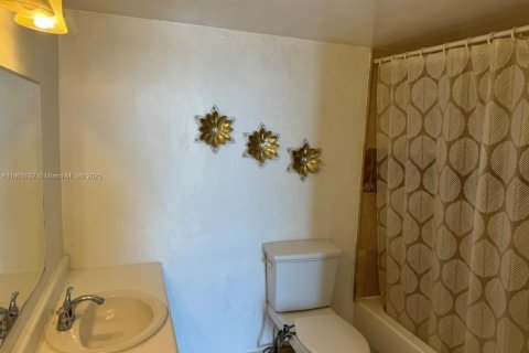 Снять в аренду кондоминиум в Норт-Майами, Флорида 1 спальня, 91.97м2, № 1892633 - фото 15
