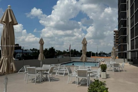 Снять в аренду кондоминиум в Норт-Майами, Флорида 1 спальня, 91.97м2, № 1892633 - фото 26