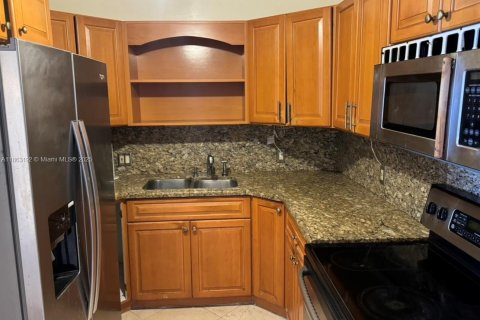 Снять в аренду кондоминиум в Норт-Майами, Флорида 1 спальня, 91.97м2, № 1892633 - фото 11