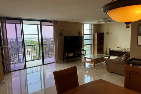 Снять в аренду кондоминиум в Норт-Майами, Флорида 1 спальня, 91.97м2, № 1892633 - фото 5