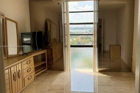 Снять в аренду кондоминиум в Норт-Майами, Флорида 1 спальня, 91.97м2, № 1892633 - фото 14