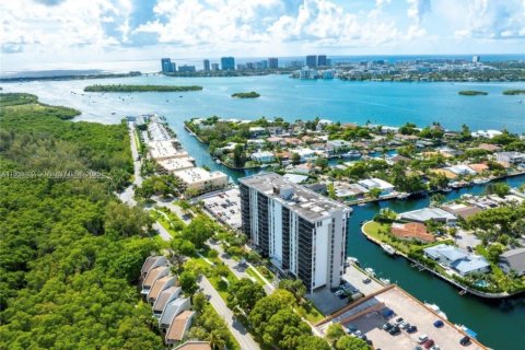 Снять в аренду кондоминиум в Норт-Майами, Флорида 1 спальня, 91.97м2, № 1892633 - фото 2