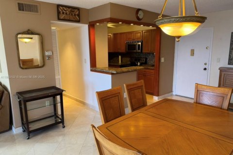 Снять в аренду кондоминиум в Норт-Майами, Флорида 1 спальня, 91.97м2, № 1892633 - фото 8