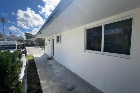 Commercial property in Dania Beach, Florida 199.37 sq.m. № 1864247 - photo 5
