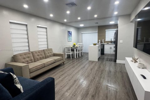 Commercial property in Dania Beach, Florida 199.37 sq.m. № 1864247 - photo 13
