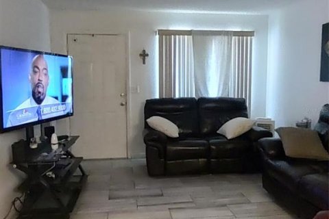 Duplex in Lake Wales, Florida 2 bedrooms, 79.71 sq.m. № 2229087 - photo 3