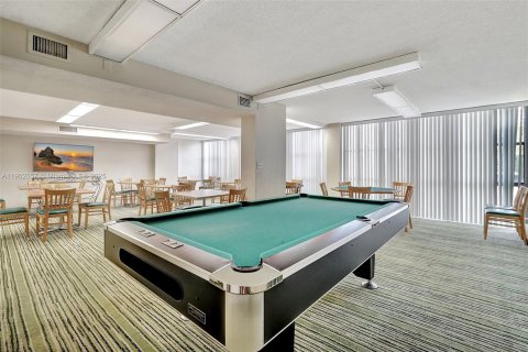Condo in Hallandale Beach, Florida, 2 bedrooms  № 1953035 - photo 24