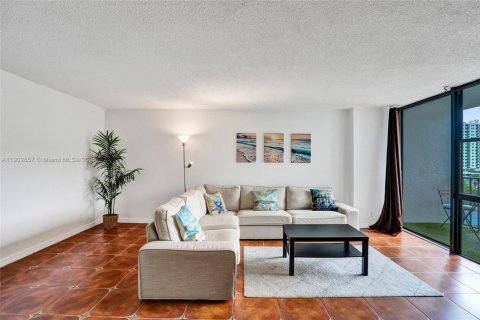 Condo in Hallandale Beach, Florida, 2 bedrooms  № 1953035 - photo 10