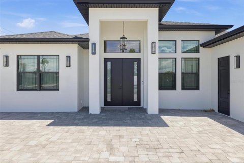 House in Rotonda, Florida 4 bedrooms, 208.29 sq.m. № 2212335 - photo 6