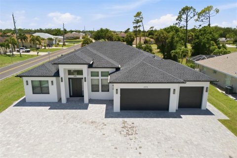 House in Rotonda, Florida 4 bedrooms, 208.29 sq.m. № 2212335 - photo 2
