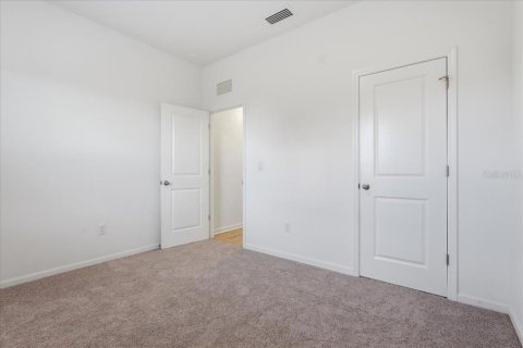 Casa en venta en Zephyrhills, Florida, 5 dormitorios, 253.81 m2 № 2426847 - foto 19