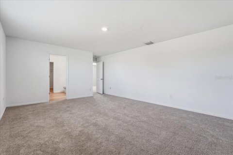 Casa en venta en Zephyrhills, Florida, 5 dormitorios, 253.81 m2 № 2426847 - foto 29