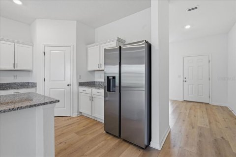 Casa en venta en Zephyrhills, Florida, 5 dormitorios, 253.81 m2 № 2426847 - foto 13