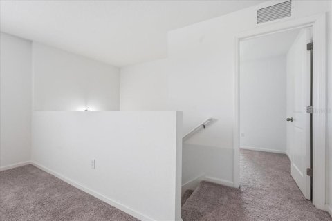 Casa en venta en Zephyrhills, Florida, 5 dormitorios, 253.81 m2 № 2426847 - foto 24