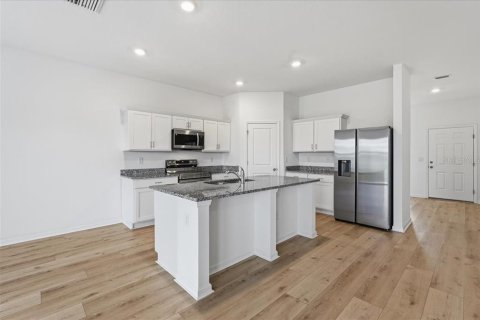Casa en venta en Zephyrhills, Florida, 5 dormitorios, 253.81 m2 № 2426847 - foto 10
