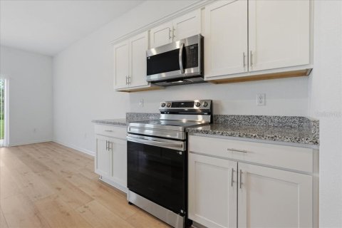 Casa en venta en Zephyrhills, Florida, 5 dormitorios, 253.81 m2 № 2426847 - foto 14