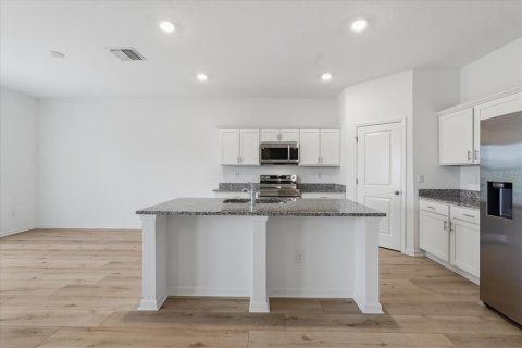 Casa en venta en Zephyrhills, Florida, 5 dormitorios, 253.81 m2 № 2426847 - foto 11