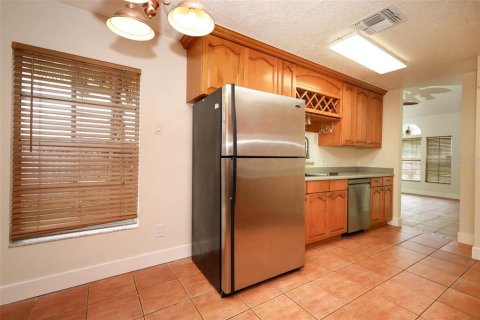 House in Oviedo, Florida 3 bedrooms, 201.6 sq.m. № 2388774 - photo 12