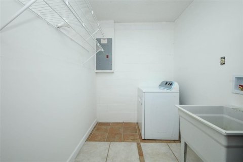 House in Oviedo, Florida 3 bedrooms, 201.6 sq.m. № 2388774 - photo 19