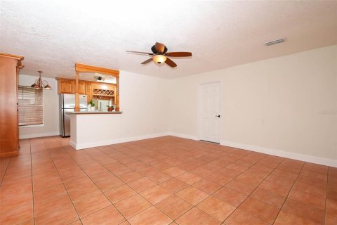 House in Oviedo, Florida 3 bedrooms, 201.6 sq.m. № 2388774 - photo 18