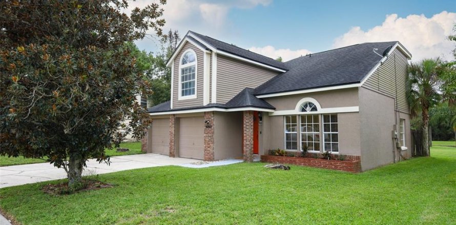 House in Oviedo, Florida 3 bedrooms, 201.6 sq.m. № 2388774