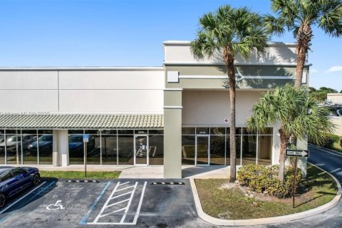 Propiedad comercial en venta en Coral Springs, Florida № 1962024 - foto 3