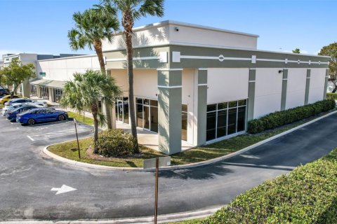 Propiedad comercial en venta en Coral Springs, Florida № 1962024 - foto 4