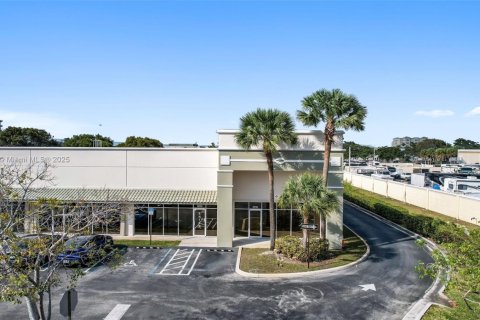 Propiedad comercial en venta en Coral Springs, Florida № 1962024 - foto 2