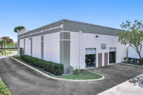 Propiedad comercial en venta en Coral Springs, Florida № 1962024 - foto 6