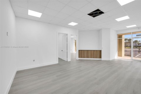 Propiedad comercial en venta en Coral Springs, Florida № 1962024 - foto 26