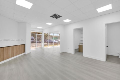 Propiedad comercial en venta en Coral Springs, Florida № 1962024 - foto 25