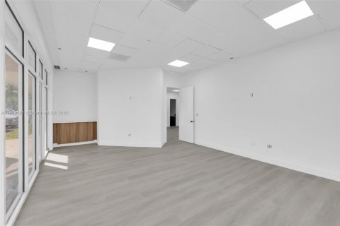 Propiedad comercial en venta en Coral Springs, Florida № 1962024 - foto 13