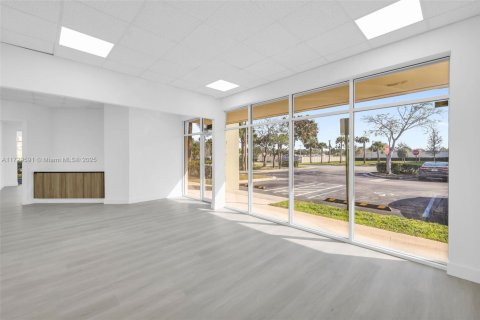 Propiedad comercial en venta en Coral Springs, Florida № 1962024 - foto 21