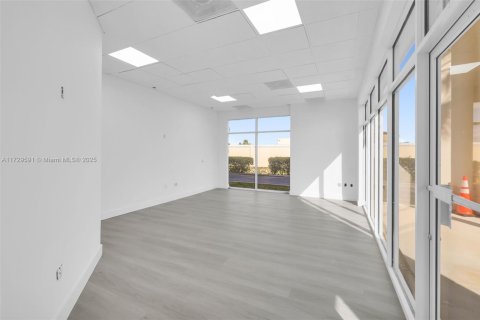 Propiedad comercial en venta en Coral Springs, Florida № 1962024 - foto 14