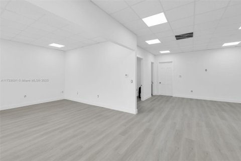 Propiedad comercial en venta en Coral Springs, Florida № 1962024 - foto 22