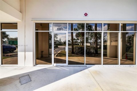 Propiedad comercial en venta en Coral Springs, Florida № 1962024 - foto 9