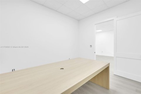 Propiedad comercial en venta en Coral Springs, Florida № 1962024 - foto 16