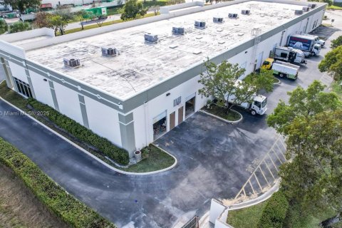 Propiedad comercial en venta en Coral Springs, Florida № 1962024 - foto 7