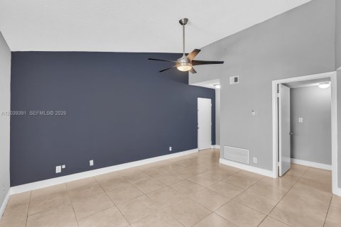Condo in Tamarac, Florida, 1 bedroom  № 2086596 - photo 2