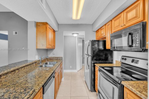 Condo in Tamarac, Florida, 1 bedroom  № 2086596 - photo 5