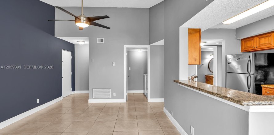 Condo in Tamarac, Florida, 1 bedroom  № 2086596