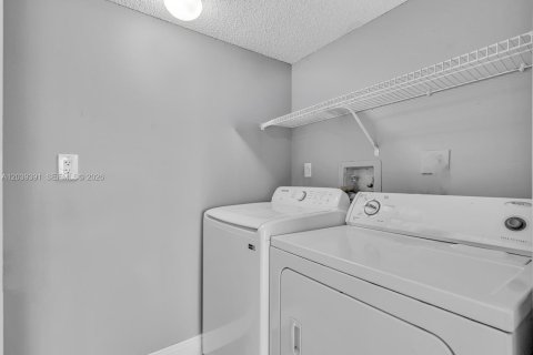 Condo in Tamarac, Florida, 1 bedroom  № 2086596 - photo 8
