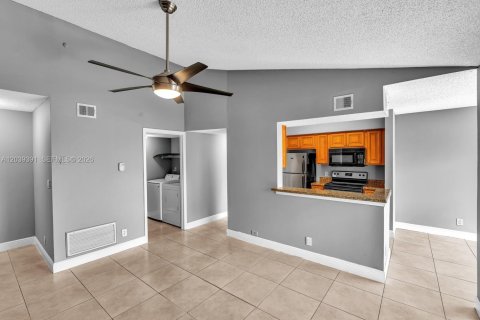 Condo in Tamarac, Florida, 1 bedroom  № 2086596 - photo 4