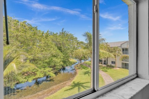 Condo in Tamarac, Florida, 1 bedroom  № 2086596 - photo 12