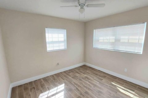 Casa en venta en New Port Richey, Florida, 2 dormitorios, 66.89 m2 № 1830093 - foto 9