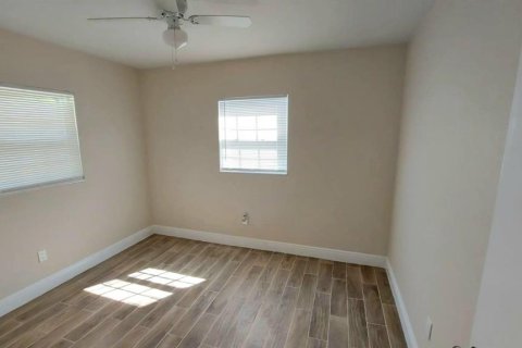 Casa en venta en New Port Richey, Florida, 2 dormitorios, 66.89 m2 № 1830093 - foto 10