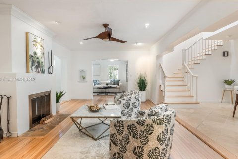 Villa ou maison à vendre à Miami, Floride: 3 chambres, 309.83 m2 № 1820075 - photo 5